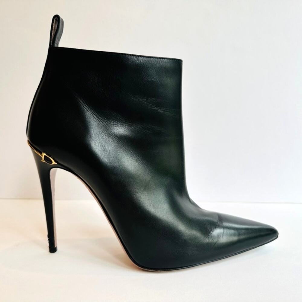 Gucci Black Ankle Boot Size 39.5 Spike Point Toe Horsebit D-Ring Gold Accent